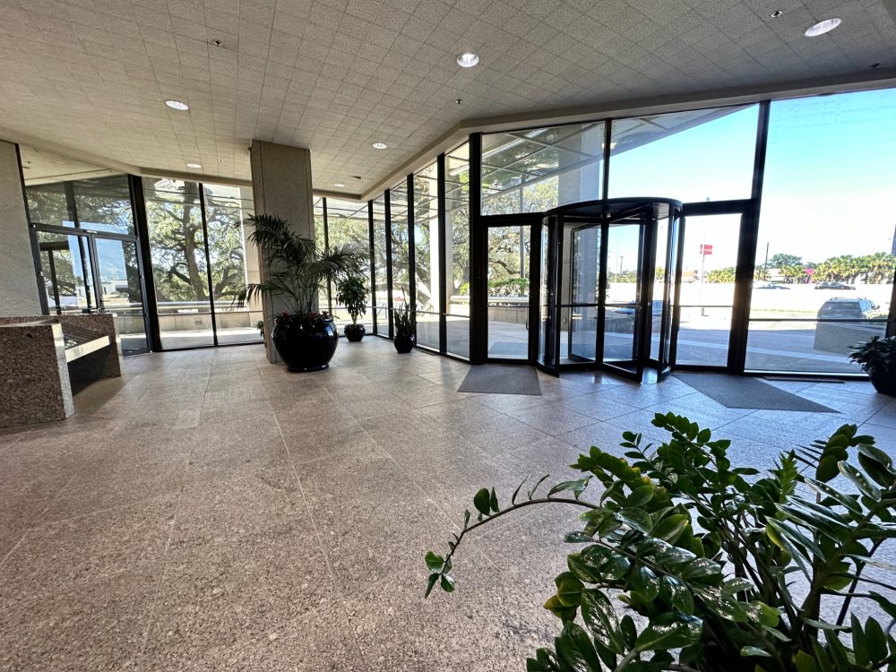 Front entrance – 1250 NE Loop 410 Office for Lease